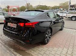 نيسان ألتيما